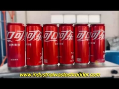 دستگاه خردکن دو شاخه بطری های پلاستیکی معیوب کولا را خرد می کند