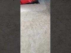 خط تولید خردکن جلبک دریایی، پس از خرد کردن، وارد صفحه نمایش استوانه ای می شود تا سنگ های کوچک حذف شوند.