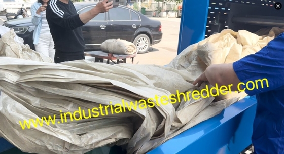 ماشین خردکننده فیلم های کشاورزی پلاستیکی VFD سیستم تخلیه فلور موتور ، تجهیزات کاهش اندازه فیلم HDPE OPP ظرفیت بیش از 500 کیلوگرم در ساعت ، ماشین شکن ورق آلومینیوم PP