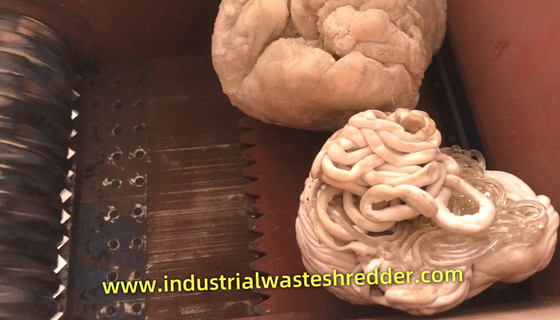 ماشین سنگ شکن سنگین PP بدون هالوجن ، ماشین سنگ شکن برای مواد مواد extruder 45KW 400-700kg در ساعت